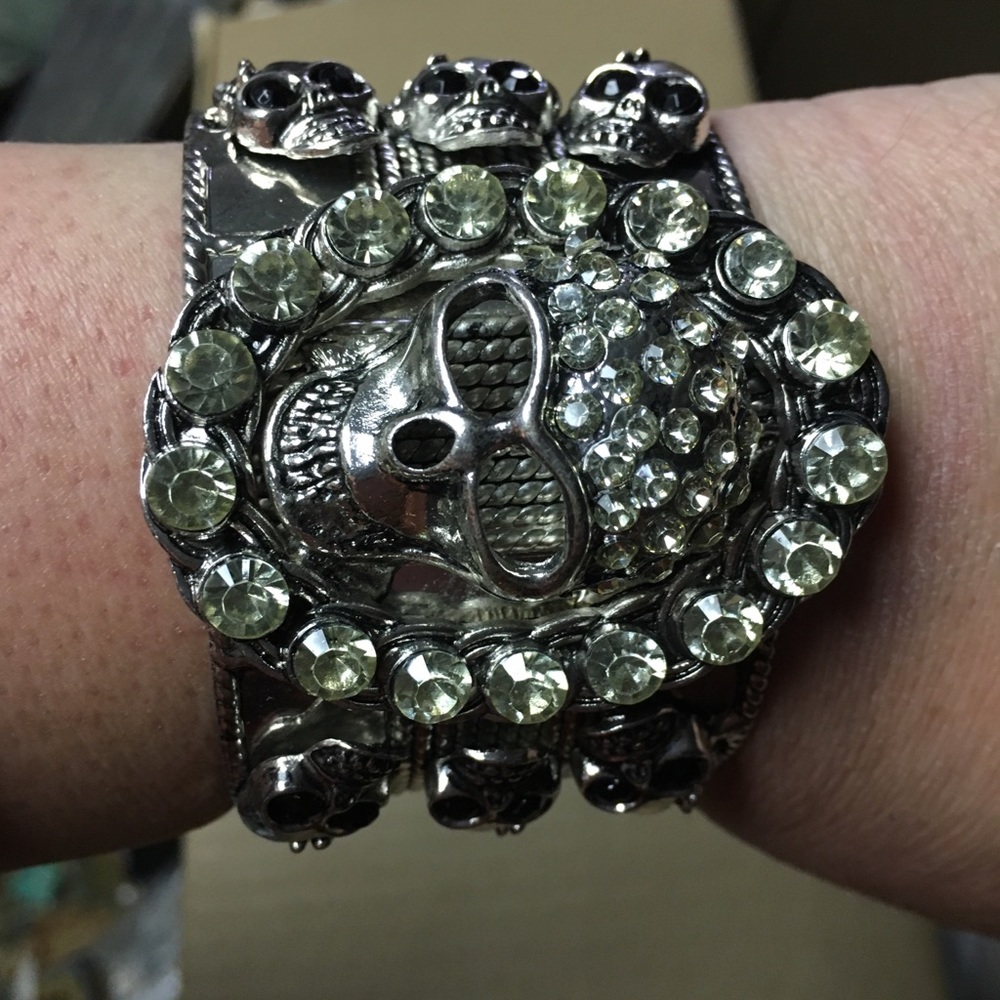 Skull cuff bracelet